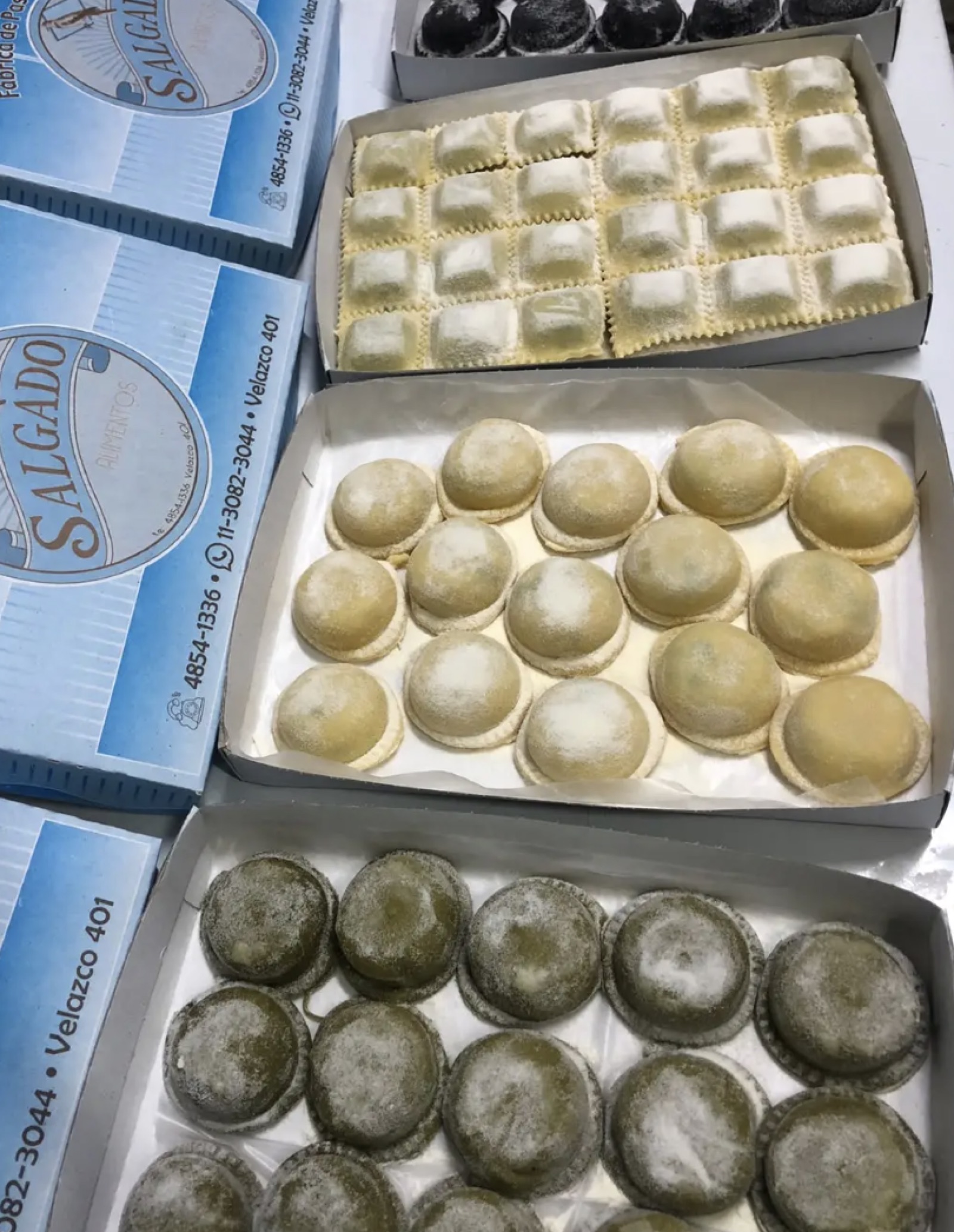 Sorrentinos y ravioles frescos en cajas de la fábrica Salgado Velazco 401